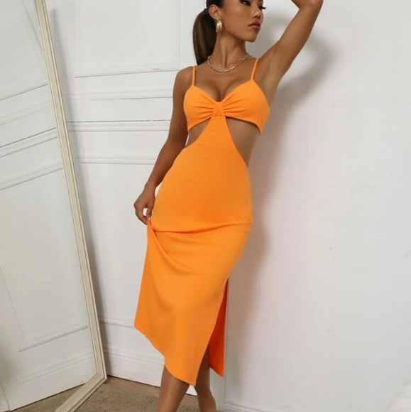 Dresses & Skirts - Stunning Orange Midi Dress 🍊 Size S